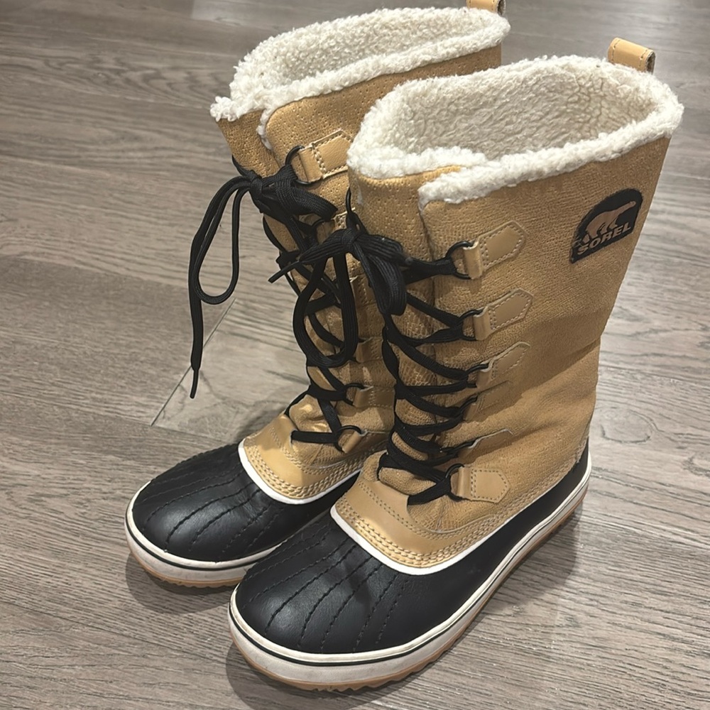 - Sorel women’s caribou size 7 winter waterproof high boots beige black